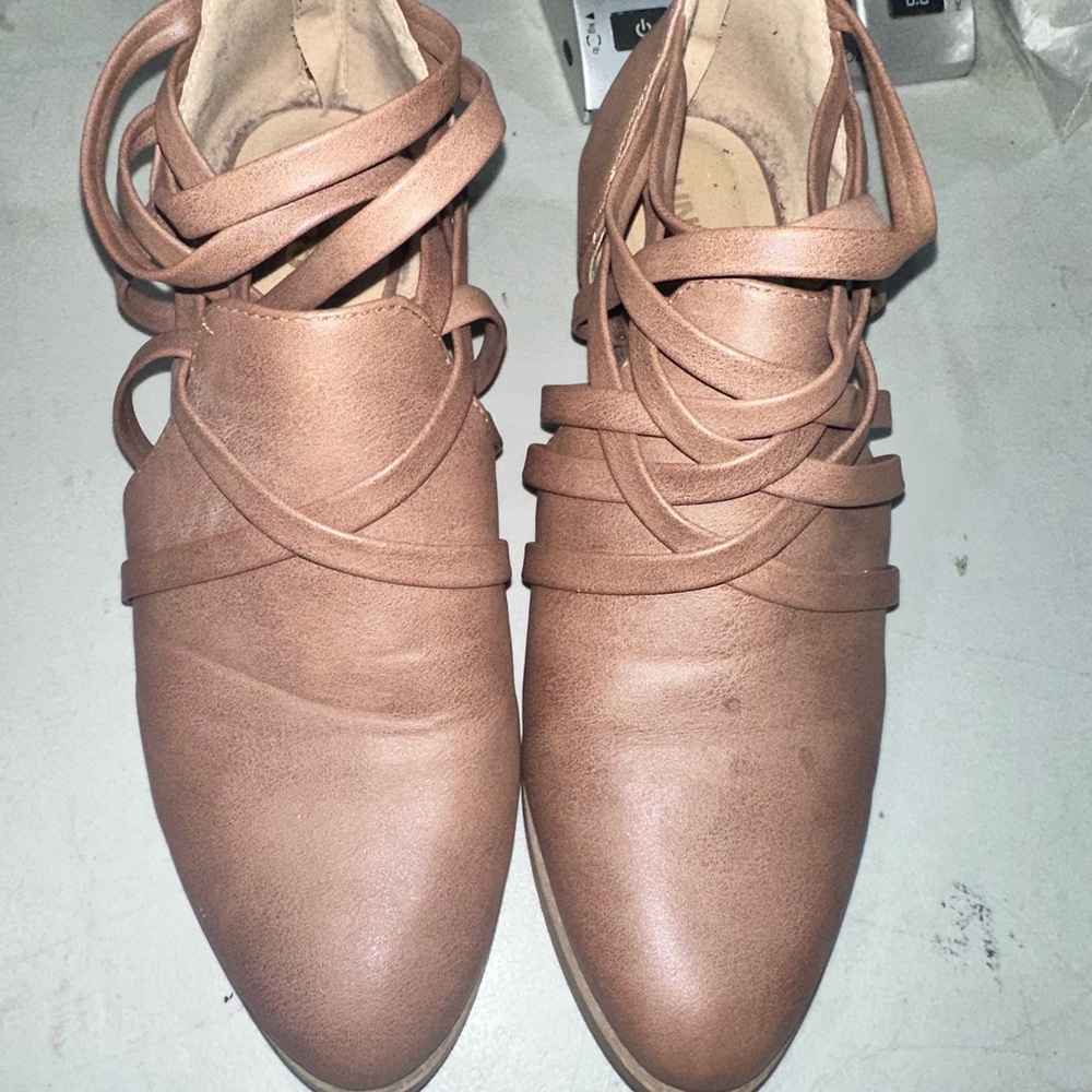 Used Elegant Brown Women's Flats
